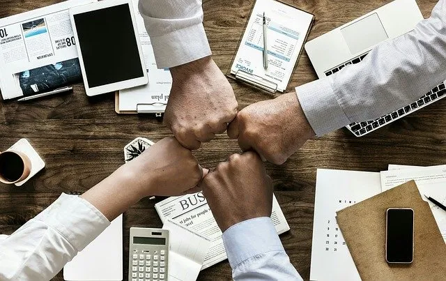Jak urządzić przytulne i funkcjonalne biuro w firmie?